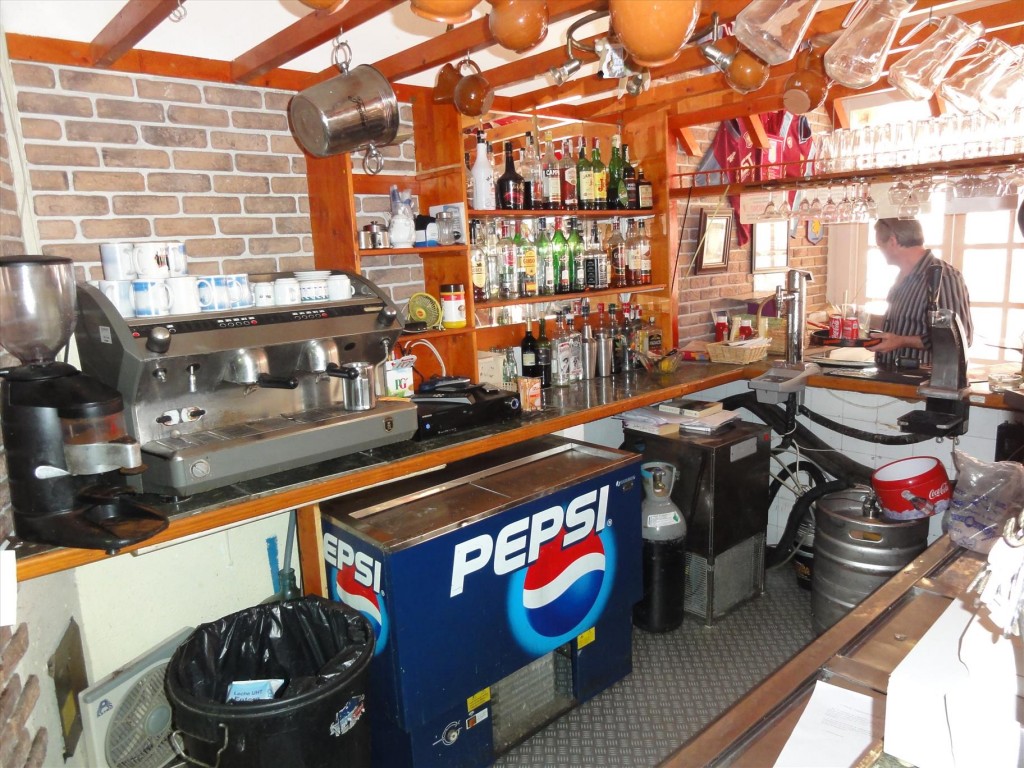 BUSY CAFE BAR IN PRIME LOCATION